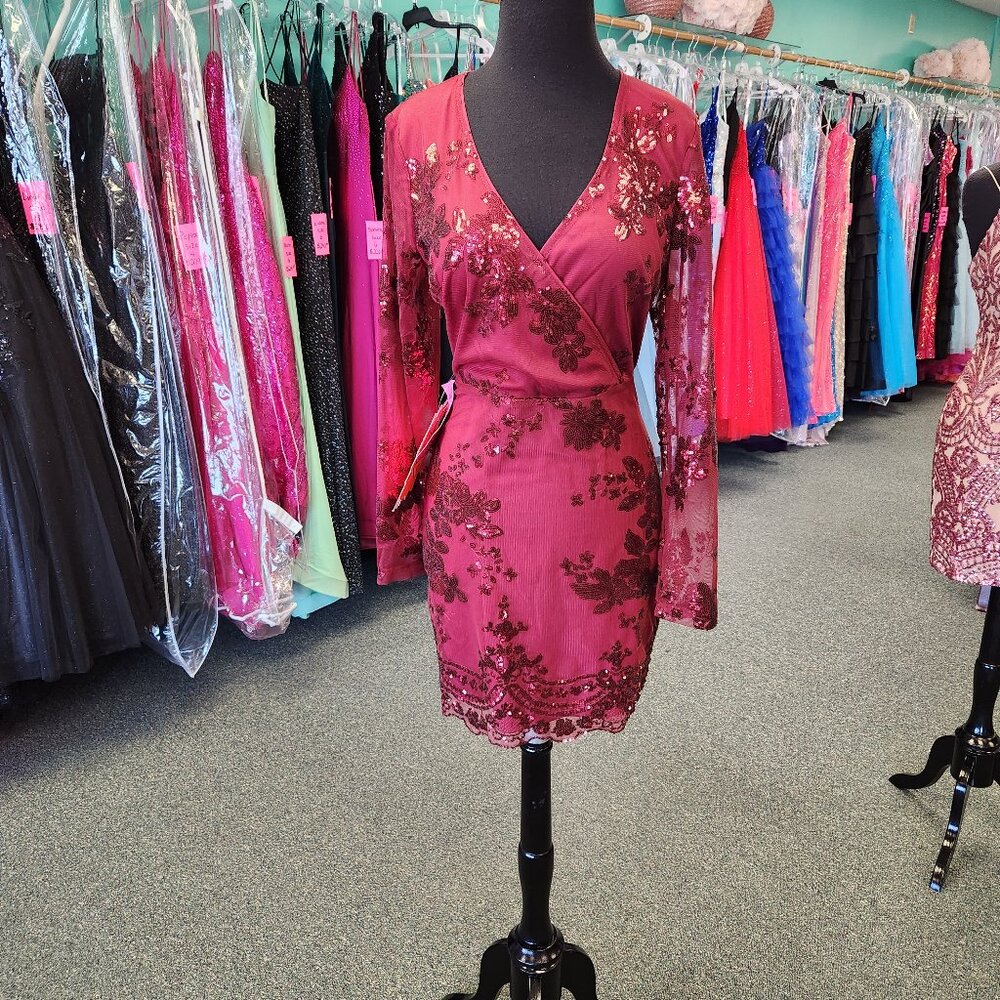 Lena Burgundy Size 10 Short Formal/Homecoming Dress